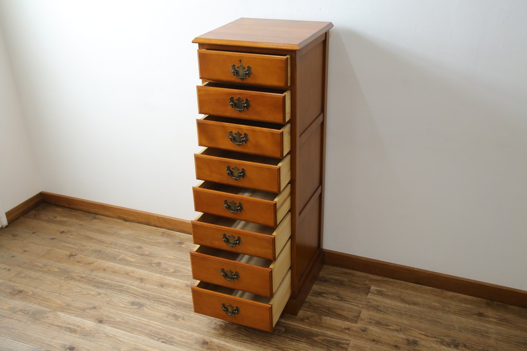 中古　横浜クラシック家具　ダニエル(Daniel)　アーリーアメリカンシリーズ　A-113　温かみのある色合いが魅力的な縦型チェスト　(R-075142)