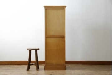 中古　横浜クラシック家具　ダニエル(Daniel)　アーリーアメリカンシリーズ　A-113　温かみのある色合いが魅力的な縦型チェスト　(R-075142)