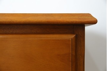 中古　横浜クラシック家具　ダニエル(Daniel)　アーリーアメリカンシリーズ　A-113　温かみのある色合いが魅力的な縦型チェスト　(R-075142)