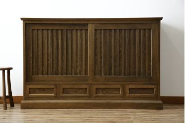 中古　美品　楢(ナラ)材　高山デザイン　モダンな佇まいが魅力的な水屋箪笥サイドボード(食器棚、サイドキャビネット、収納棚、戸棚)(R-075143)