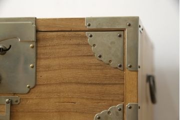 和製アンティーク　激レア!!　洋白金具のモダンで上質な総桐小箪笥(和タンス、収納箪笥、整理たんす、時代箪笥、総桐箪笥、総桐たんす、引き出し)(R-075144)