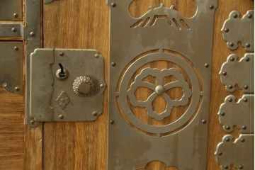 和製アンティーク　激レア!!　洋白金具のモダンで上質な総桐小箪笥(和タンス、収納箪笥、整理たんす、時代箪笥、総桐箪笥、総桐たんす、引き出し)(R-075144)