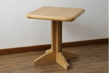 中古　美品　ラグジュアリーブランド　ローマン アンド ウィリアムス ギルド(ROMAN AND WILLIAMS GUILD)　オーク材　シンプルながらも拘りあるデザインが魅力的なスクエアテーブル(カフェテーブル、サイドテーブル、コーヒーテーブル)(定価約55万円)(R-075145)