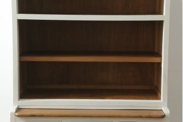 和製アンティーク　ダイヤガラス入り　アンティークホワイトのカラーとレトロな雰囲気が可愛らしい脚付き重ね食器棚(戸棚、収納棚、キャビネット)(R-075146)