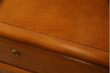 中古　美品!!　横浜クラシック家具　ダニエル(Daniel)　上品な佇まいの三面ガラスキャビネット(キュリオケース、カップボード、陳列棚、飾り棚、戸棚、店舗什器)(定価約185万円)(R-075147)