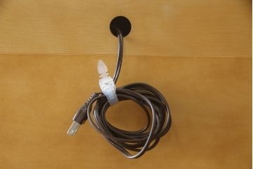 中古　美品!!　横浜クラシック家具　ダニエル(Daniel)　上品な佇まいの三面ガラスキャビネット(キュリオケース、カップボード、陳列棚、飾り棚、戸棚、店舗什器)(定価約185万円)(R-075147)