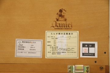 中古　美品!!　横浜クラシック家具　ダニエル(Daniel)　上品な佇まいの三面ガラスキャビネット(キュリオケース、カップボード、陳列棚、飾り棚、戸棚、店舗什器)(定価約185万円)(R-075147)