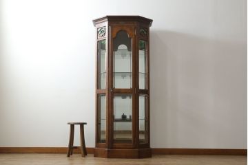 中古　えぞ民芸家具　インテリアえぞ(EZO)　色ガラス入り　上質な空間づくりにおすすめのキュリオケース(ガラスケース、ショーケース、飾り棚、キャビネット、店舗什器)(R-075150)