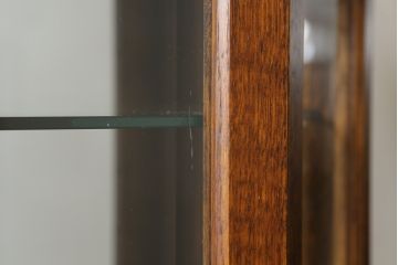 中古　えぞ民芸家具　インテリアえぞ(EZO)　色ガラス入り　上質な空間づくりにおすすめのキュリオケース(ガラスケース、ショーケース、飾り棚、キャビネット、店舗什器)(R-075150)