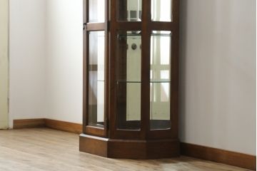 中古　えぞ民芸家具　インテリアえぞ(EZO)　色ガラス入り　上質な空間づくりにおすすめのキュリオケース(ガラスケース、ショーケース、飾り棚、キャビネット、店舗什器)(R-075150)