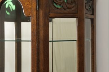 中古　えぞ民芸家具　インテリアえぞ(EZO)　色ガラス入り　上質な空間づくりにおすすめのキュリオケース(ガラスケース、ショーケース、飾り棚、キャビネット、店舗什器)(R-075150)