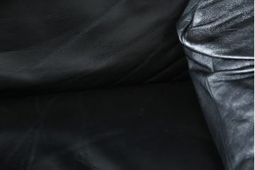 中古　Cassina(カッシーナ)　675　MARALUNGA(マラルンガ)　本革(レザー)　FX黒革　高級感漂う佇まいが魅力の1人掛けソファ(アームチェア、一人掛け、1P)(定価約100万円)(R-075151)