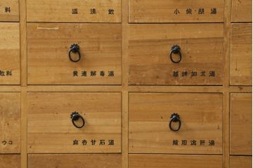 中古　総桐材　引き出し44杯!細かな収納に便利な重ね薬箪笥(小物収納、チェスト、総桐箪笥、総桐たんす)(R-075172)