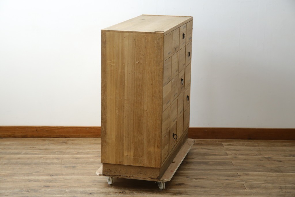 中古　総桐材　引き出し20杯!細かな収納に便利な薬箪笥　(R-075174)