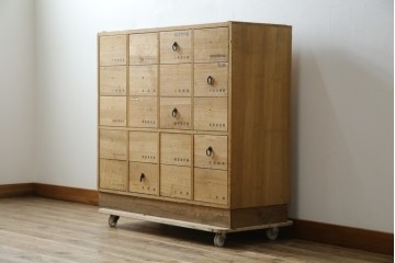 中古　総桐材　引き出し20杯!細かな収納に便利な薬箪笥　(R-075174)