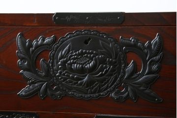 中古　漆塗り　仙台民芸箪笥(仙台箪笥)　力強い杢目が目を引く車箪笥(小箪笥、収納タンス、チェスト、引き出し)(定価約55万円)(R-075178)