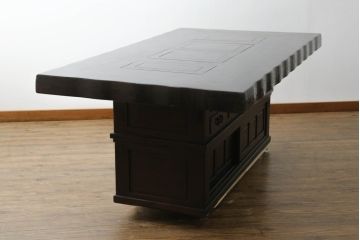 中古　広島県　博永家具　特大!!　楡(ニレ)材　重厚感のある佇まいでお部屋の主役におすすめの囲炉裏テーブル(木製火鉢、食卓、ダイニングテーブル、4人掛け、6人掛け)(定価約110万円)(R-075179)
