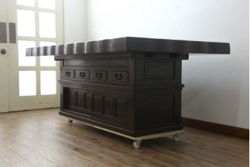 中古　広島県　博永家具　特大!!　楡(ニレ)材　重厚感のある佇まいでお部屋の主役におすすめの囲炉裏テーブル(木製火鉢、食卓、ダイニングテーブル、4人掛け、6人掛け)(定価約110万円)(R-075179)