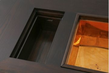 中古　広島県　博永家具　特大!!　楡(ニレ)材　重厚感のある佇まいでお部屋の主役におすすめの囲炉裏テーブル(木製火鉢、食卓、ダイニングテーブル、4人掛け、6人掛け)(定価約110万円)(R-075179)