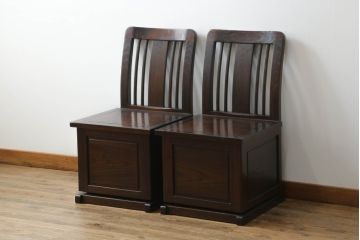 中古　広島県　博永家具　キャスター付き　シックな色合いが魅力的な収納付き板座チェア2脚セット(ダイニングチェア、椅子、イス)(定価2脚で約24万円)(R-075180)