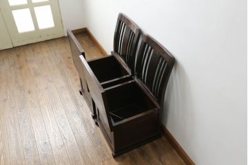 中古　広島県　博永家具　キャスター付き　シックな色合いが魅力的な収納付き板座チェア2脚セット(ダイニングチェア、椅子、イス)(定価2脚で約24万円)(R-075180)