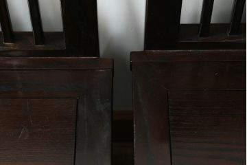 中古　広島県　博永家具　キャスター付き　シックな色合いが魅力的な収納付き板座チェア2脚セット(ダイニングチェア、椅子、イス)(定価2脚で約24万円)(R-075180)