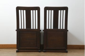 中古　広島県　博永家具　キャスター付き　シックな色合いが魅力的な収納付き板座チェア2脚セット(ダイニングチェア、椅子、イス)(定価2脚で約24万円)(R-075180)