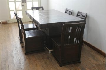 中古　広島県　博永家具　キャスター付き　シックな色合いが魅力的な収納付き板座チェア2脚セット(ダイニングチェア、椅子、イス)(定価2脚で約24万円)(R-075180)