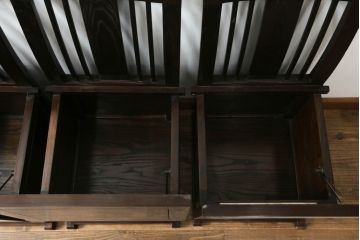 中古　広島県　博永家具　キャスター付き　シックな色合いが魅力的な収納付き板座チェア4脚セット(ダイニングチェア、椅子、イス)(定価4脚で約48万円)(R-075181)