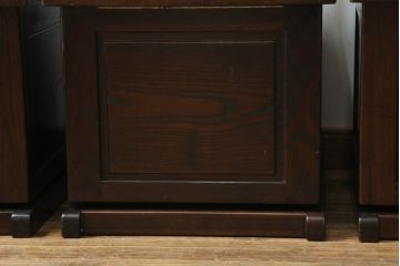 中古　広島県　博永家具　キャスター付き　シックな色合いが魅力的な収納付き板座チェア4脚セット(ダイニングチェア、椅子、イス)(定価4脚で約48万円)(R-075181)