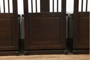 中古　広島県　博永家具　キャスター付き　シックな色合いが魅力的な収納付き板座チェア4脚セット(ダイニングチェア、椅子、イス)(定価4脚で約48万円)(R-075181)
