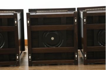 中古　広島県　博永家具　キャスター付き　シックな色合いが魅力的な収納付き板座チェア4脚セット(ダイニングチェア、椅子、イス)(定価4脚で約48万円)(R-075181)