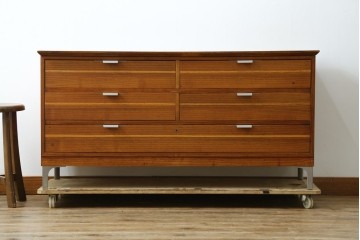 和製ヴィンテージ　総桐箪笥を北欧デザインにリメイク!モダンな脚付きローチェスト　(R-075182)