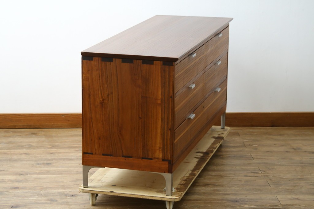 和製ヴィンテージ　総桐箪笥を北欧デザインにリメイク!モダンな脚付きローチェスト　(R-075182)