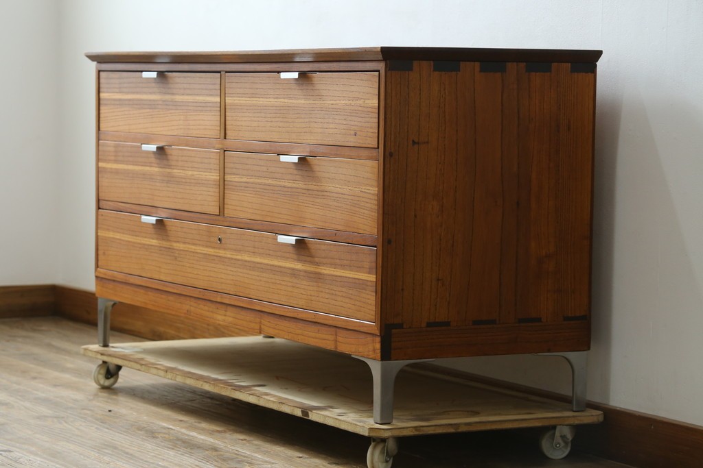 和製ヴィンテージ　総桐箪笥を北欧デザインにリメイク!モダンな脚付きローチェスト　(R-075182)