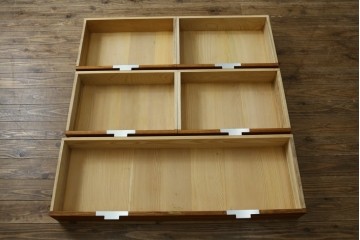 和製ヴィンテージ　総桐箪笥を北欧デザインにリメイク!モダンな脚付きローチェスト　(R-075182)