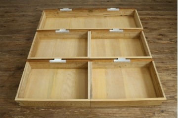 和製ヴィンテージ　総桐箪笥を北欧デザインにリメイク!モダンな脚付きローチェスト　(R-075182)