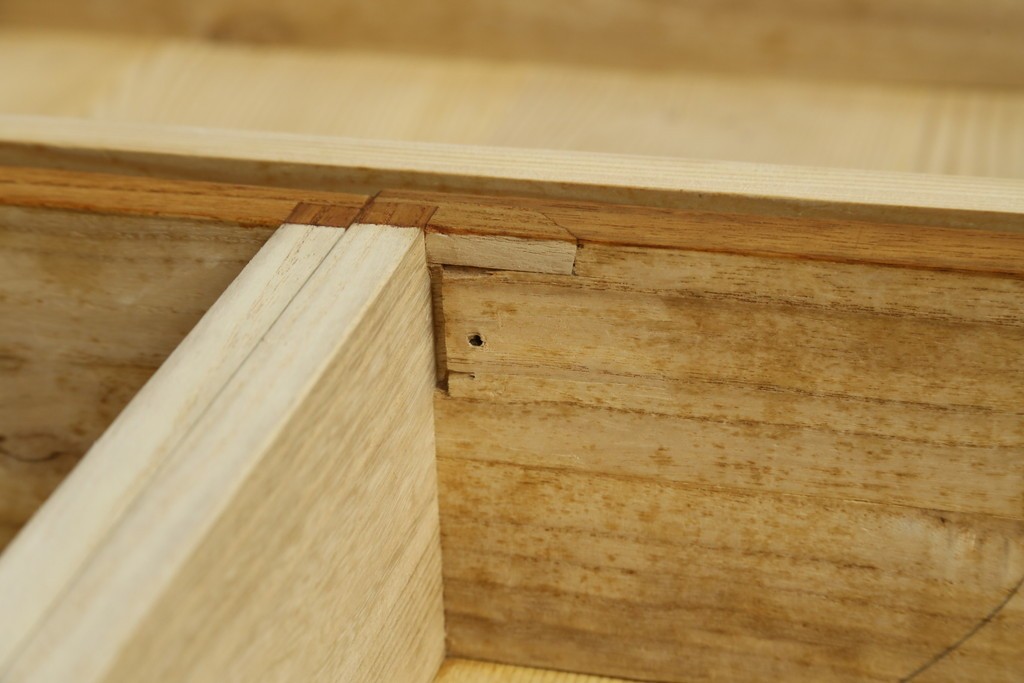 和製ヴィンテージ　総桐箪笥を北欧デザインにリメイク!モダンな脚付きローチェスト　(R-075182)