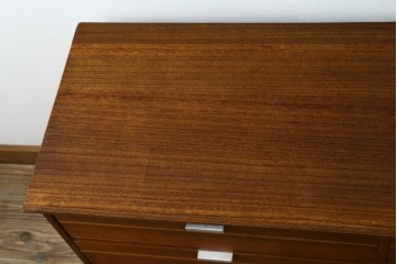 和製ヴィンテージ　総桐箪笥を北欧デザインにリメイク!モダンな脚付きローチェスト　(R-075182)