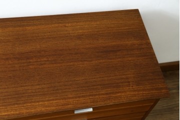 和製ヴィンテージ　総桐箪笥を北欧デザインにリメイク!モダンな脚付きローチェスト　(R-075182)