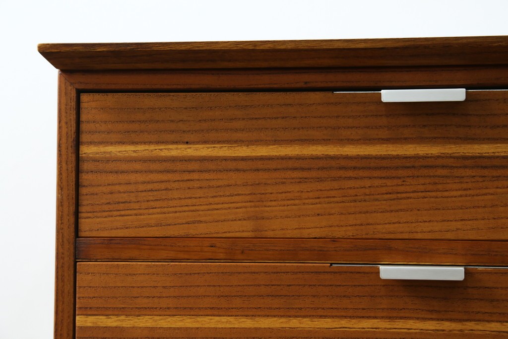 和製ヴィンテージ　総桐箪笥を北欧デザインにリメイク!モダンな脚付きローチェスト　(R-075182)