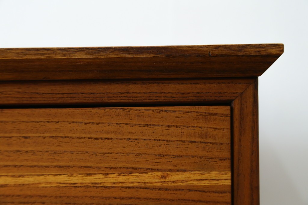 和製ヴィンテージ　総桐箪笥を北欧デザインにリメイク!モダンな脚付きローチェスト　(R-075182)