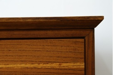 和製ヴィンテージ　総桐箪笥を北欧デザインにリメイク!モダンな脚付きローチェスト　(R-075182)