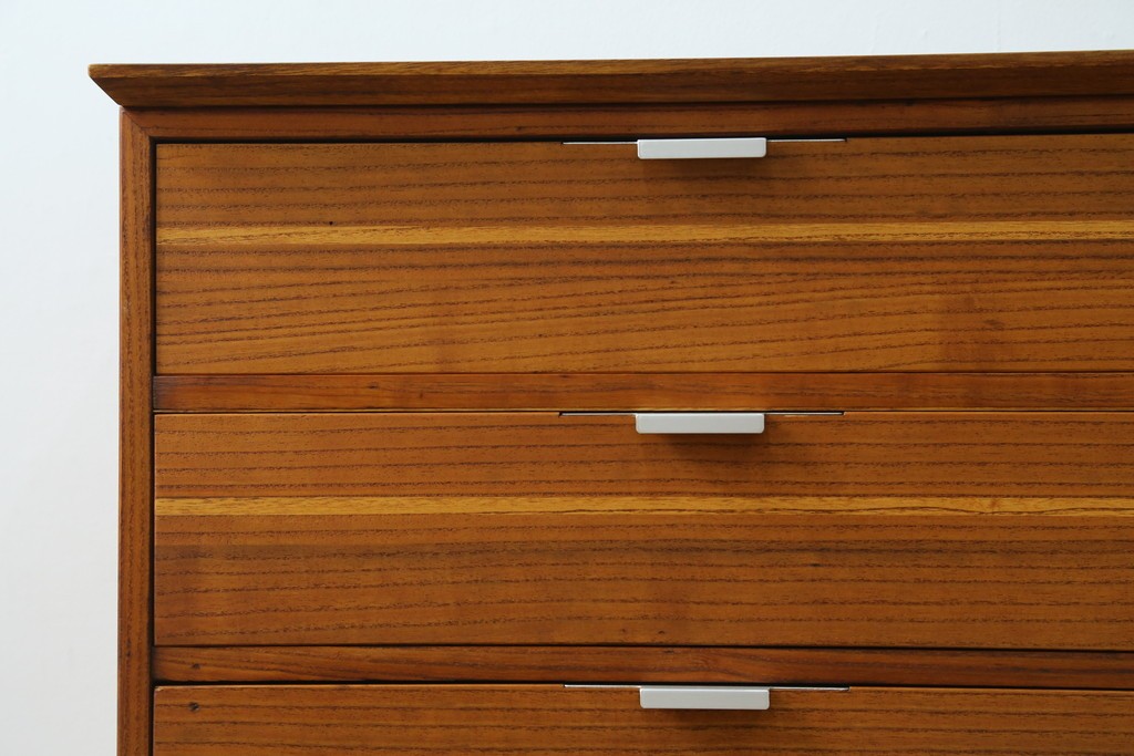 和製ヴィンテージ　総桐箪笥を北欧デザインにリメイク!モダンな脚付きローチェスト　(R-075182)