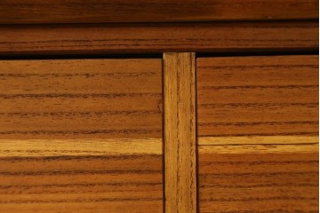 和製ヴィンテージ　総桐箪笥を北欧デザインにリメイク!モダンな脚付きローチェスト　(R-075182)