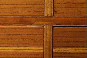 和製ヴィンテージ　総桐箪笥を北欧デザインにリメイク!モダンな脚付きローチェスト　(R-075182)