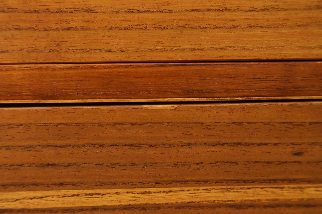 和製ヴィンテージ　総桐箪笥を北欧デザインにリメイク!モダンな脚付きローチェスト　(R-075182)