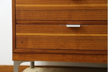 和製ヴィンテージ　総桐箪笥を北欧デザインにリメイク!モダンな脚付きローチェスト　(R-075182)