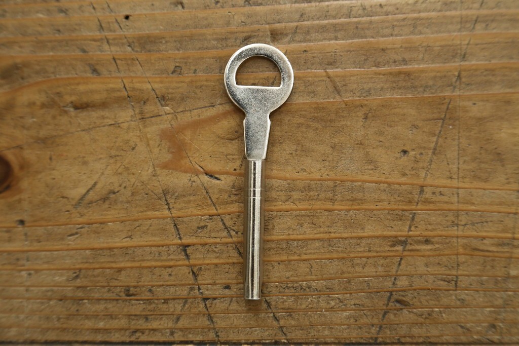 和製ヴィンテージ　総桐箪笥を北欧デザインにリメイク!モダンな脚付きローチェスト　(R-075182)