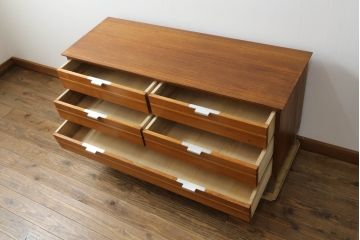 和製ビンテージ　総桐箪笥北欧デザインリメイク　シンプルな作りで取り入れやすい脚付きモダンローチェスト(引き出し、サイドチェスト、テレビ台、テレビボード、ヴィンテージ)(R-075182)